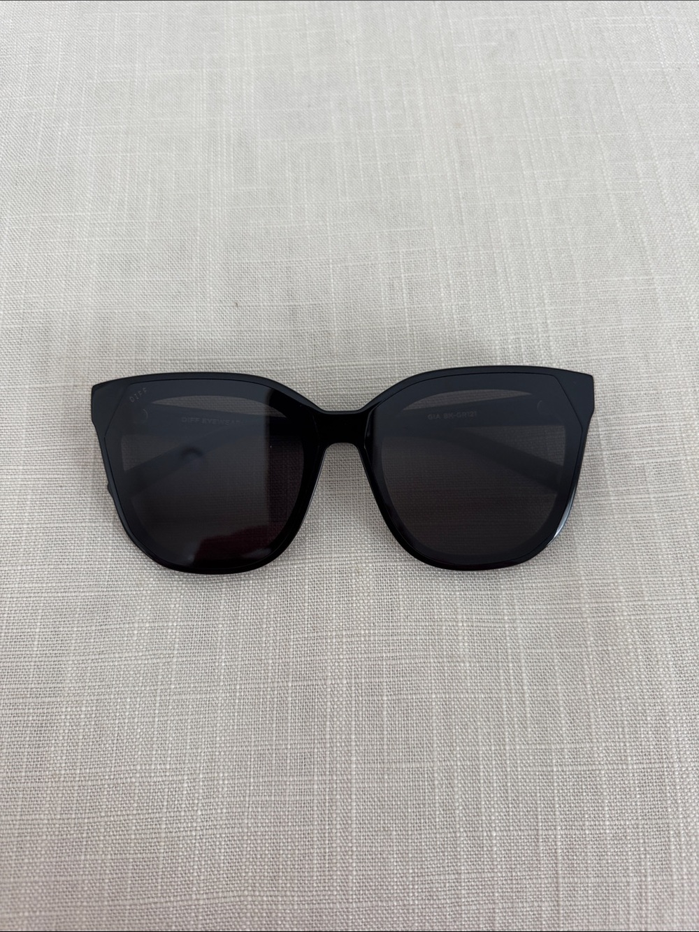 Diff Eyewear Black Cat-Eye Sunglasses - Picture 2 of 4